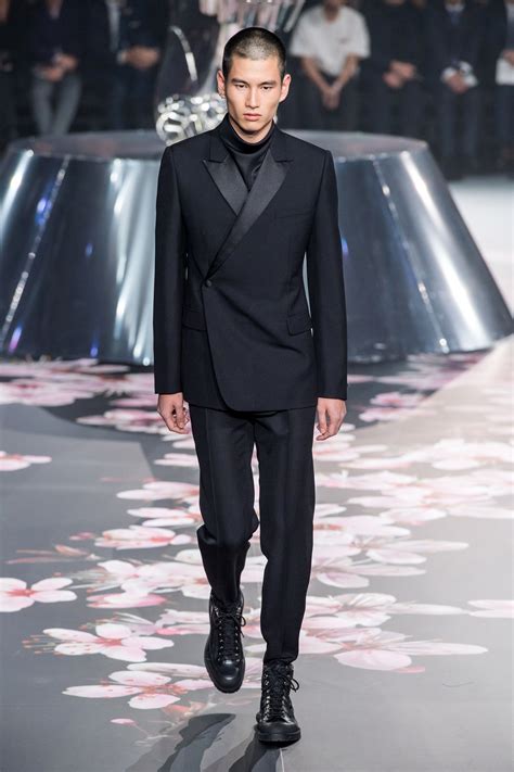 dior homme スーツ|Dior suits for men.